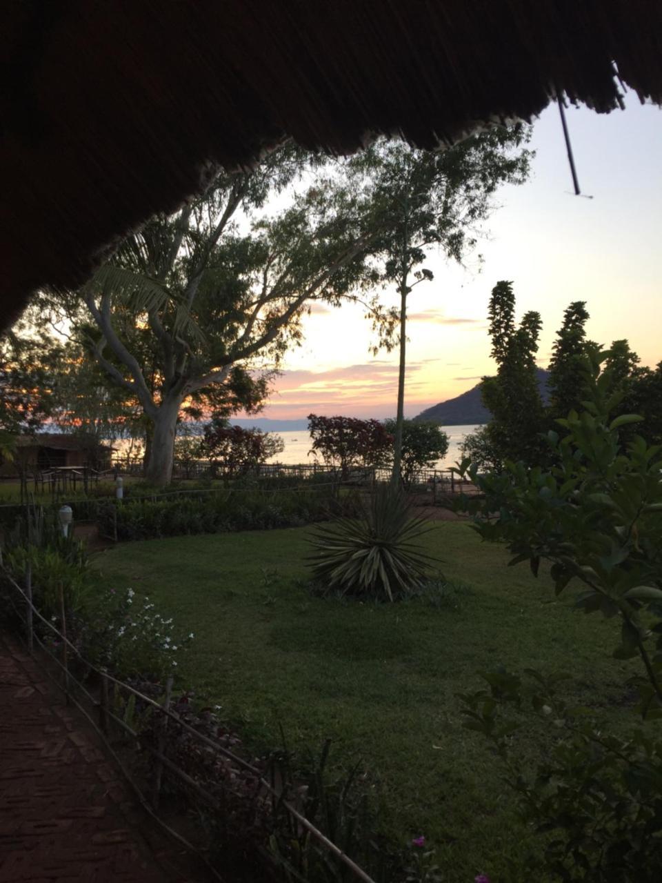 Cape Mac Lodge Cape Maclear Екстер'єр фото