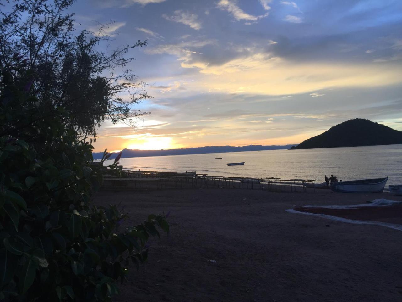 Cape Mac Lodge Cape Maclear Екстер'єр фото